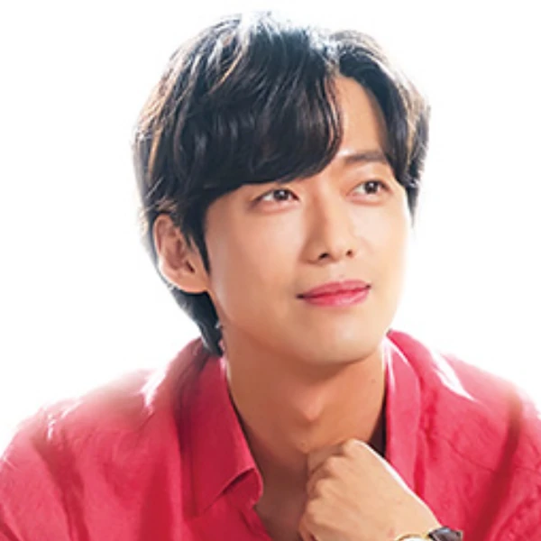 The most loved look of Namkoong Min today