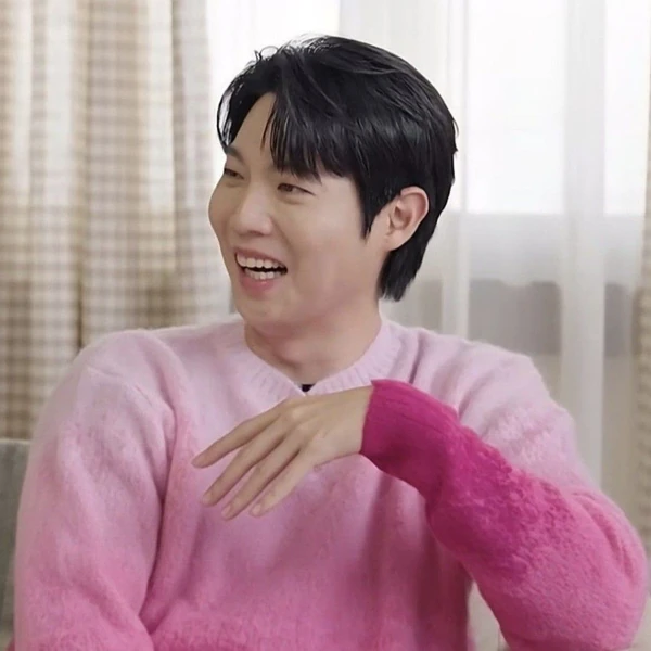 The most loved look of Son Taejin today