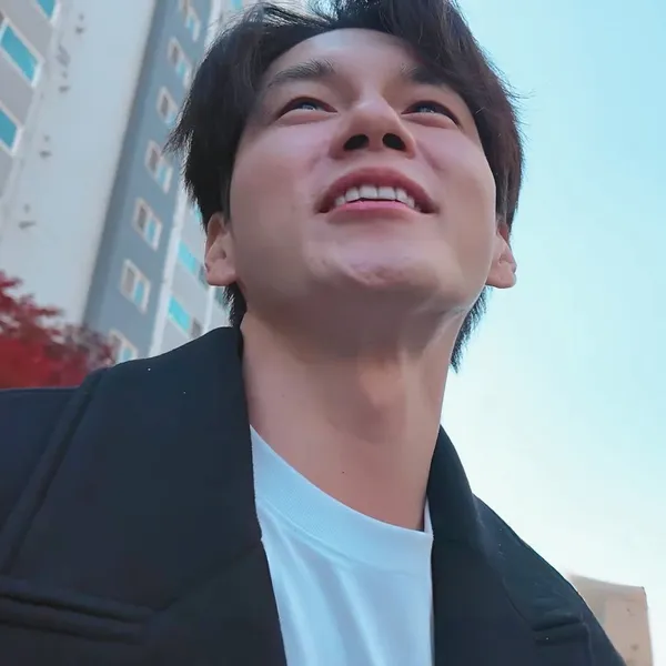 The most loved look of Ong Seongwu today