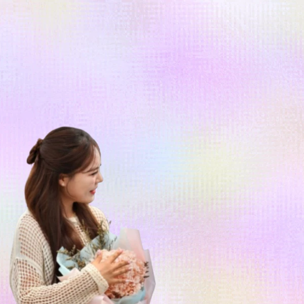 Popular photo full of fans’ love for Miss Kim