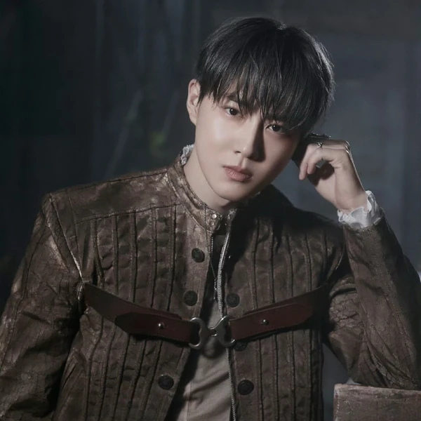 The most loved look of Suho today