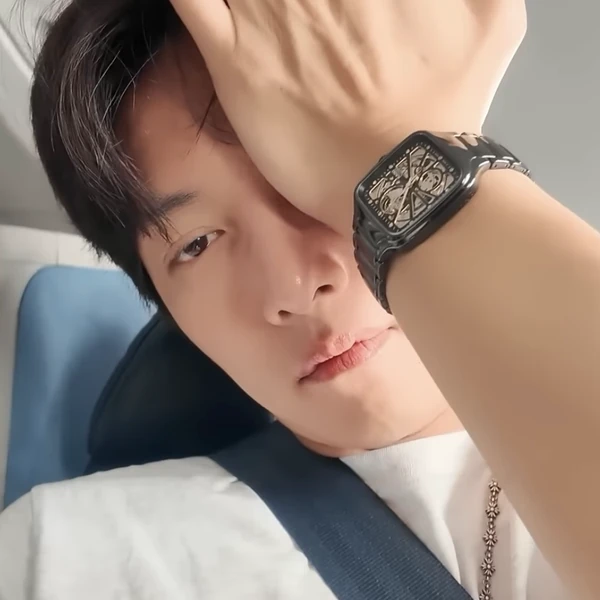 今天最受喜爱的池昌旭模样