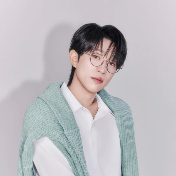 Popular photo full of fans’ love for An Sunghoon