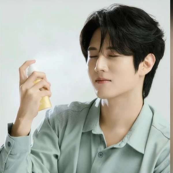 充滿粉絲愛的金俊賢人氣照片