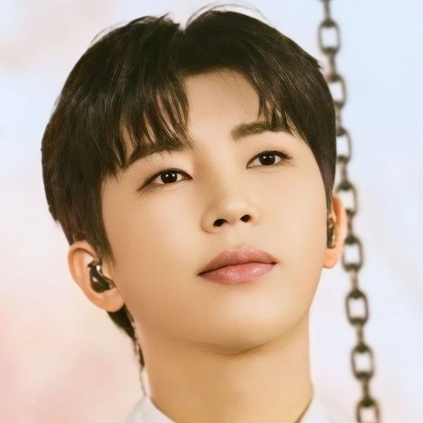 Popular photo full of fans’ love for Lim Youngwoong