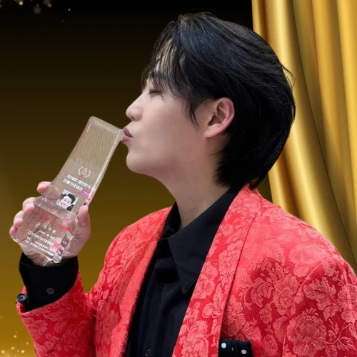 The most loved look of Min Soohyun today