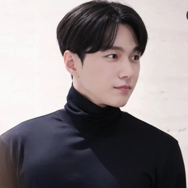 Popular photo full of fans’ love for Kim Myungsoo (L)