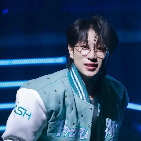 充满粉丝爱意的安成勋人气照片