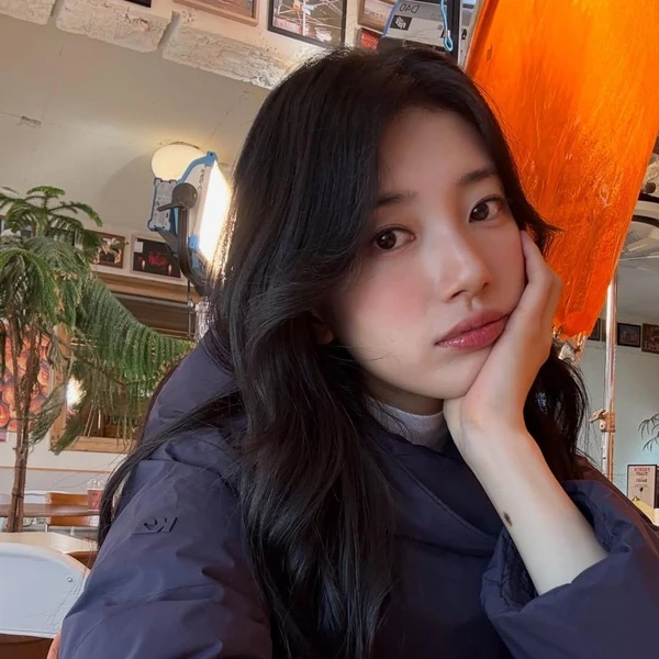 Popular photo full of fans’ love for Bae Suzy