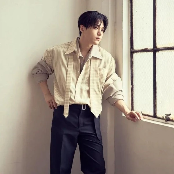 Popular photo full of fans’ love for Kim Myungsoo (L)