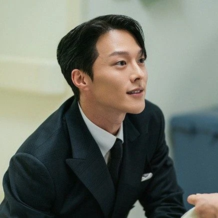 The most loved look of Jang Kiyong today