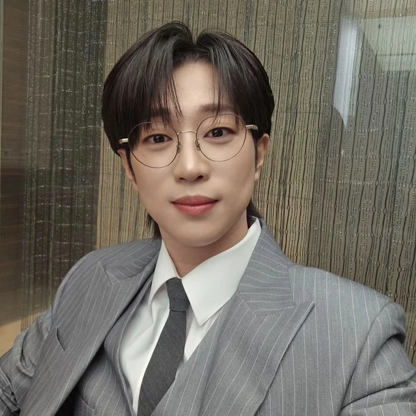 The most loved look of An Sunghoon today