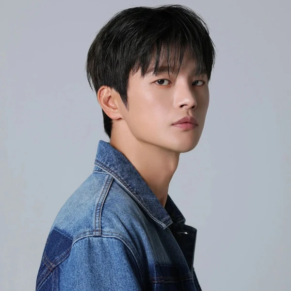 Popular photo full of fans’ love for Seo Inguk