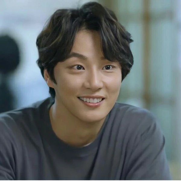 Popular photo full of fans’ love for Yoon Shiyoon