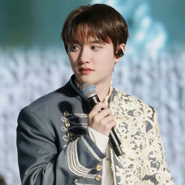 今天最受喜愛的都暻秀 (D.O.)模樣