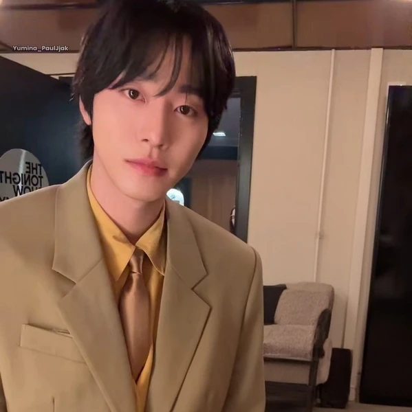 今天最受喜爱的安孝燮模样