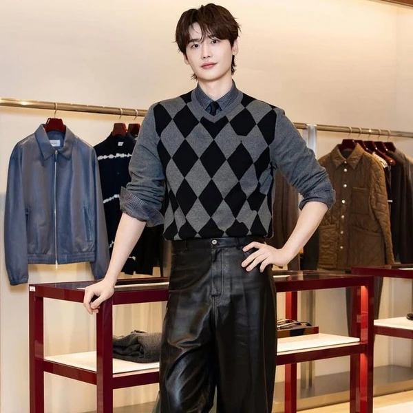 The most loved look of Lee Jongsuk today