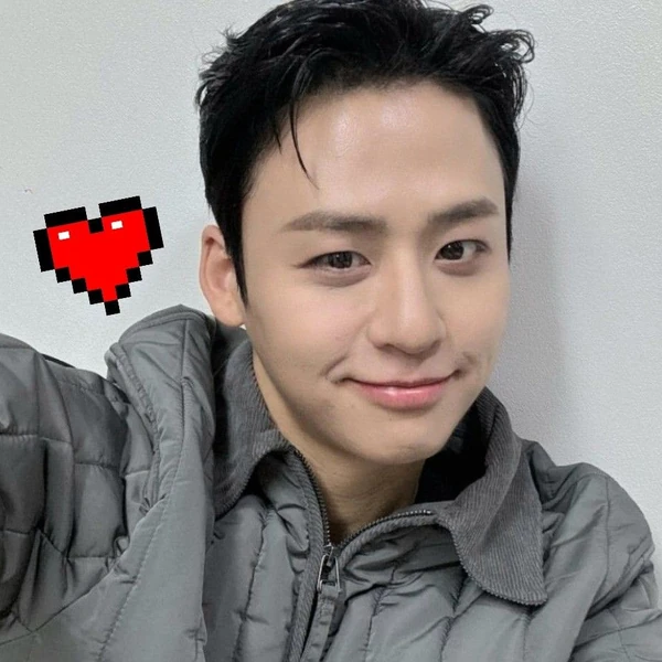 The most loved look of Lee Solomon today