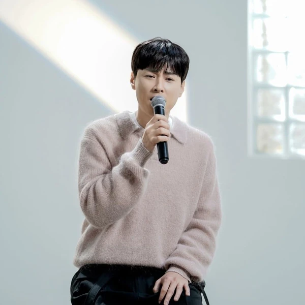 The most loved look of Min Kyunghoon today