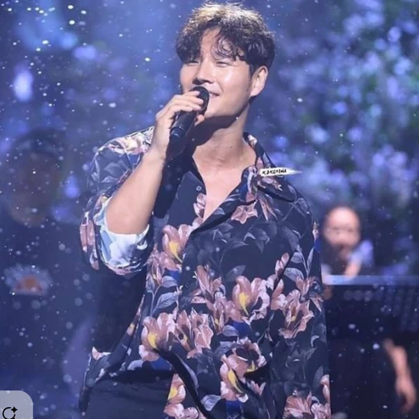 充满粉丝爱意的金钟国人气照片