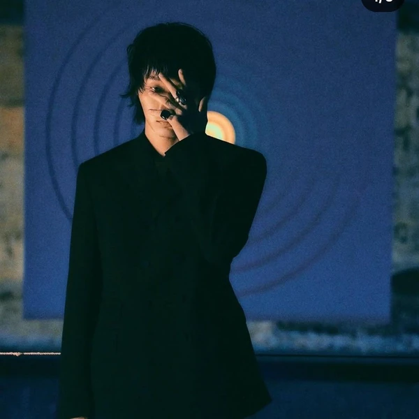 Popular photo full of fans’ love for Ki Moogan