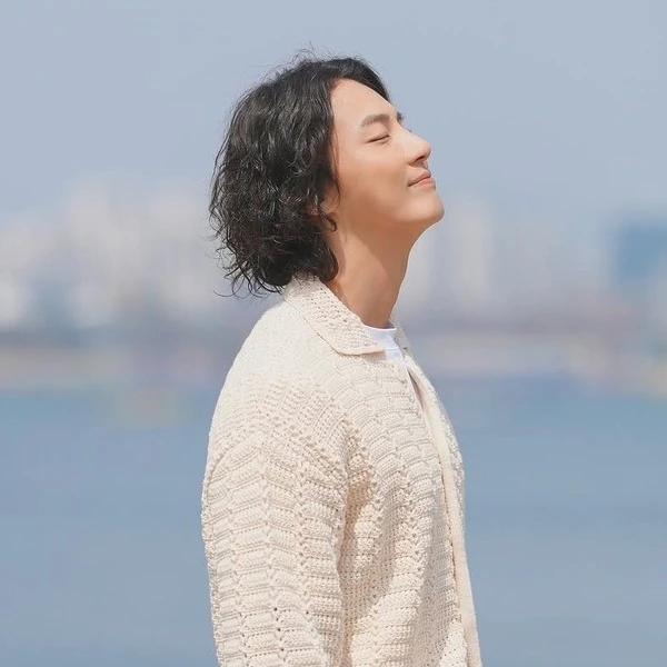 The most loved look of Yoon Shiyoon today