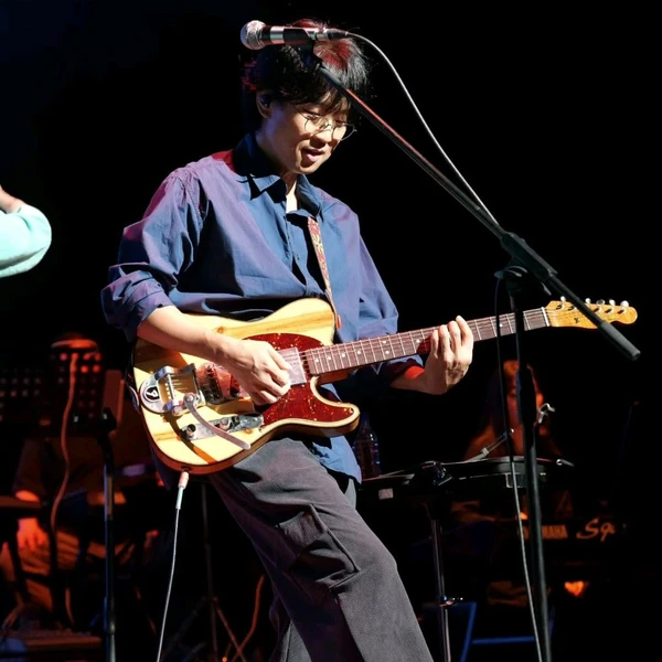 Popular photo full of fans’ love for Bak Changgeun