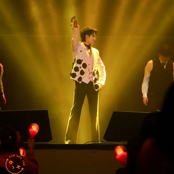 充满粉丝爱意的金熙栽人气照片