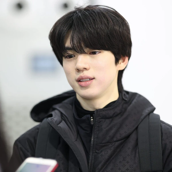 Foto profil terbaik Cha Junhwan hari ini di Choeaedol Celeb