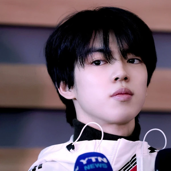 Popular photo full of fans’ love for Cha Junhwan