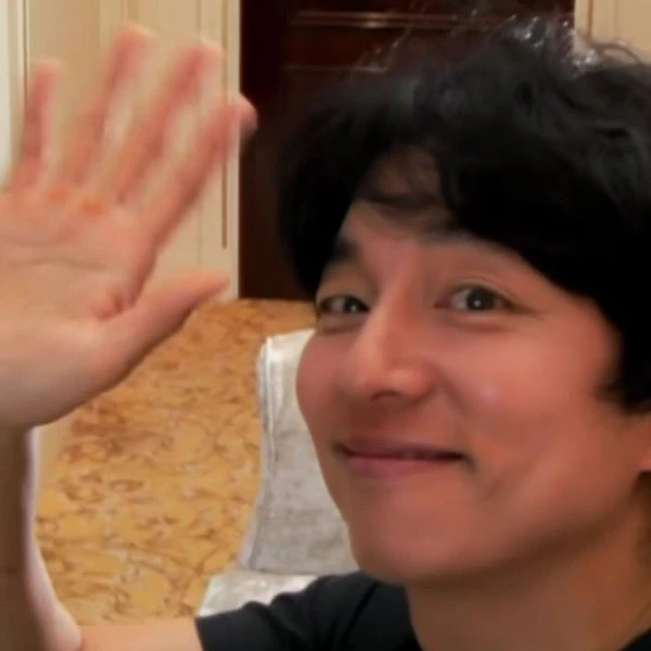 Foto populer Gong Yoo yang penuh cinta dari penggemar