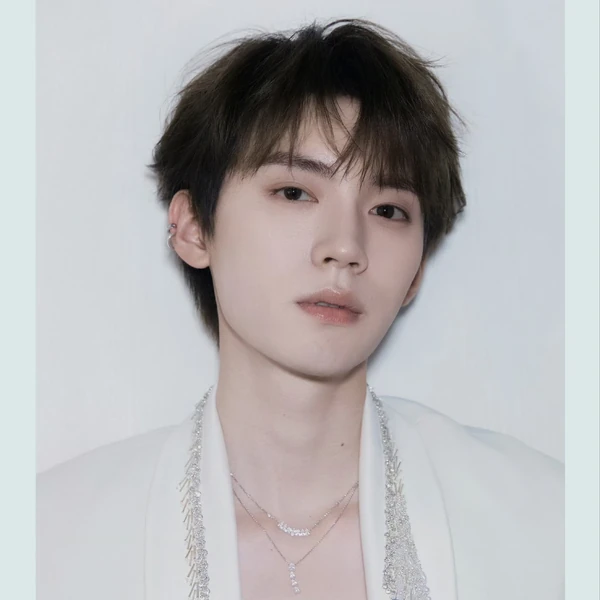 Popular photo full of fans’ love for Zhou Yiran