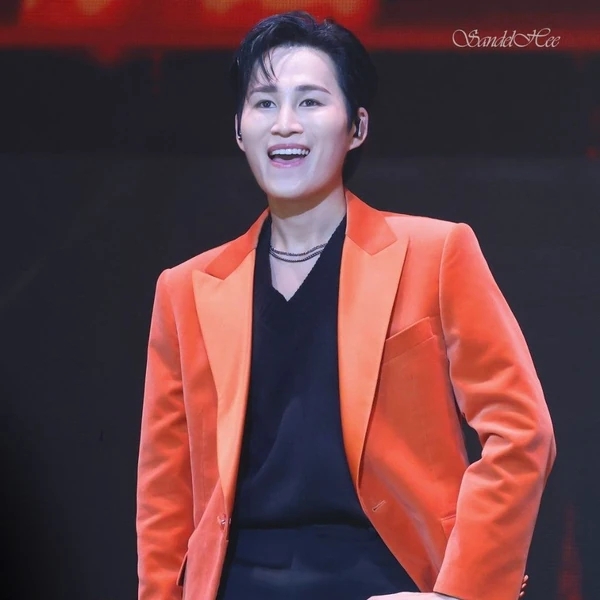 充满粉丝爱意的金熙栽人气照片