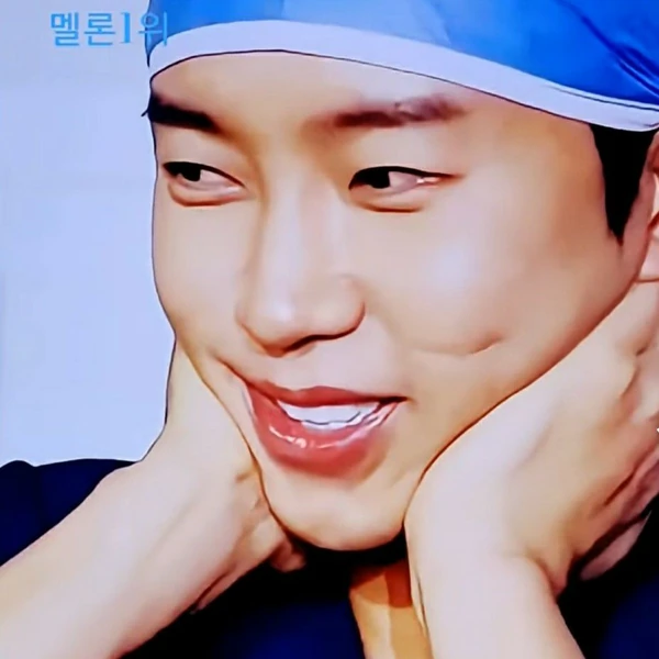 Popular photo full of fans’ love for Lim Youngwoong