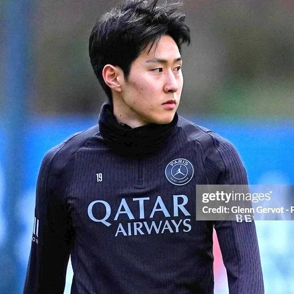 粉絲喜愛的Lee KangIn人氣個人資料照片