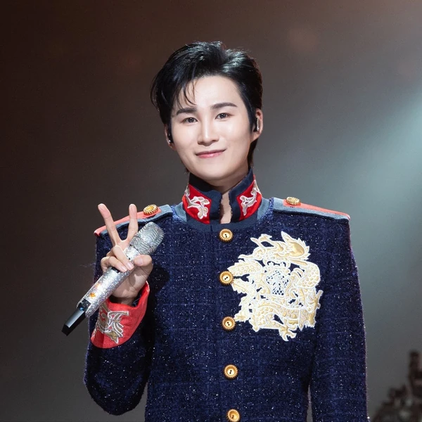 充滿粉絲愛的金熙栽人氣照片