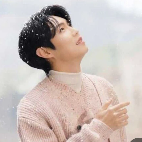 Popular photo full of fans’ love for Son Taejin