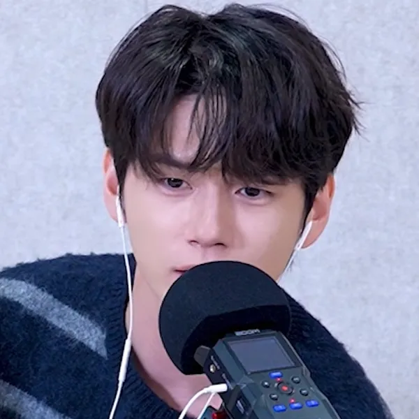 今天最受喜爱的邕圣祐模样