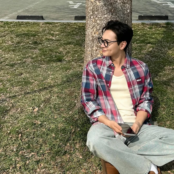 Popular photo full of fans’ love for Kim Minjae