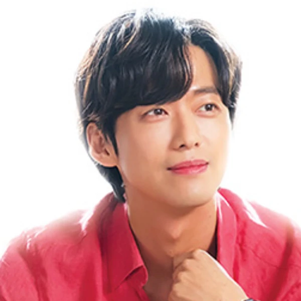 The most loved look of Namkoong Min today