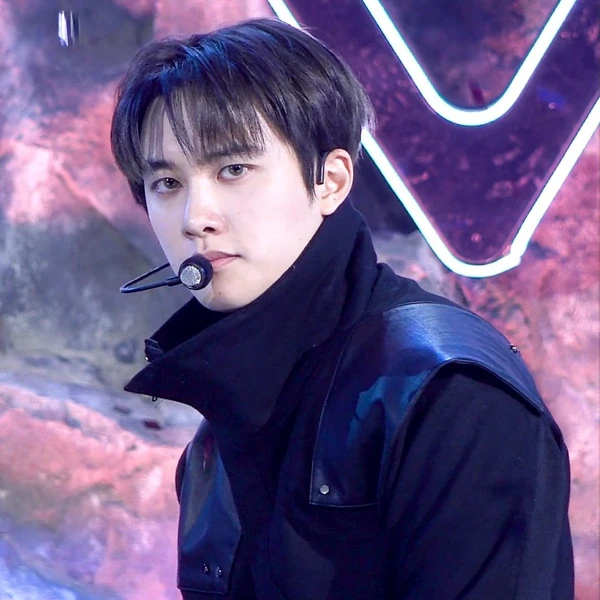 充滿粉絲愛的都暻秀 (D.O.)人氣照片