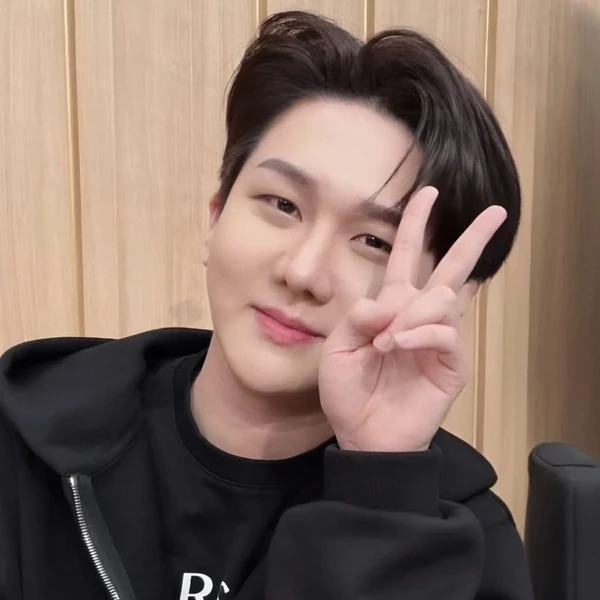 Foto populer Kim Soochan yang penuh cinta dari penggemar