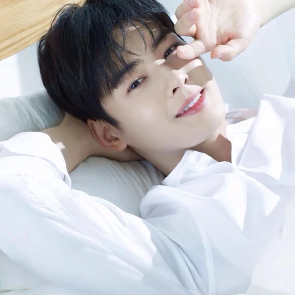 The most loved look of Cha Eunwoo today