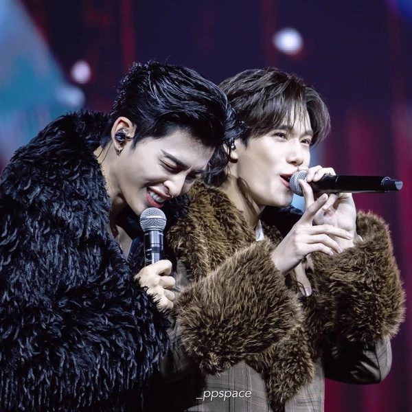 Popular photo full of fans’ love for Phuwin tangsakyuen