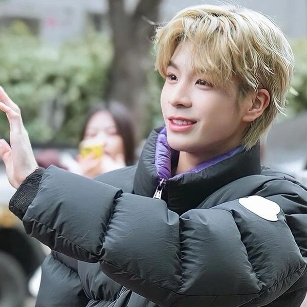 充滿粉絲愛的鄭東元人氣照片