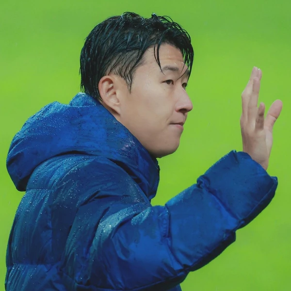 Popular photo full of fans’ love for Son Heungmin