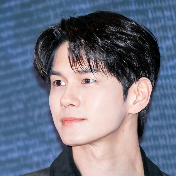 充满粉丝爱意的邕圣祐人气照片