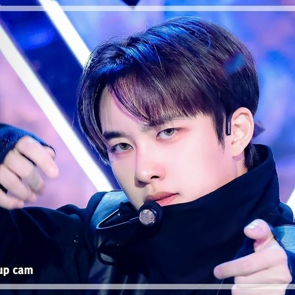 Penampilan Doh Kyungsoo (D.O.) yang paling disukai hari ini