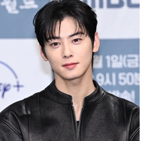 Popular photo full of fans’ love for Cha Eunwoo