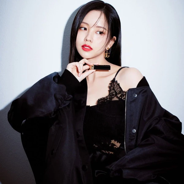 Foto populer Kim Sohyun yang penuh cinta dari penggemar